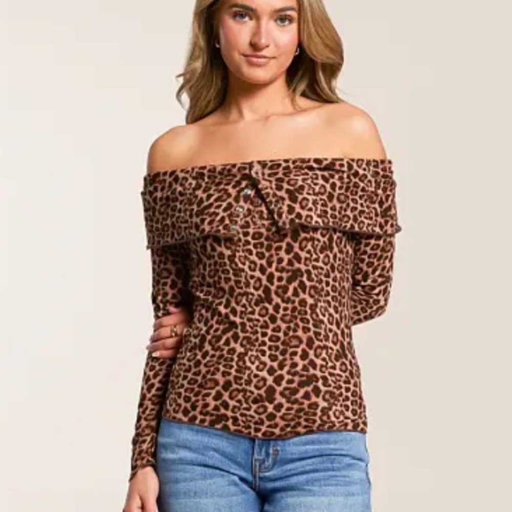 NWT Off The Shoulder Cheetah Top by Buckle